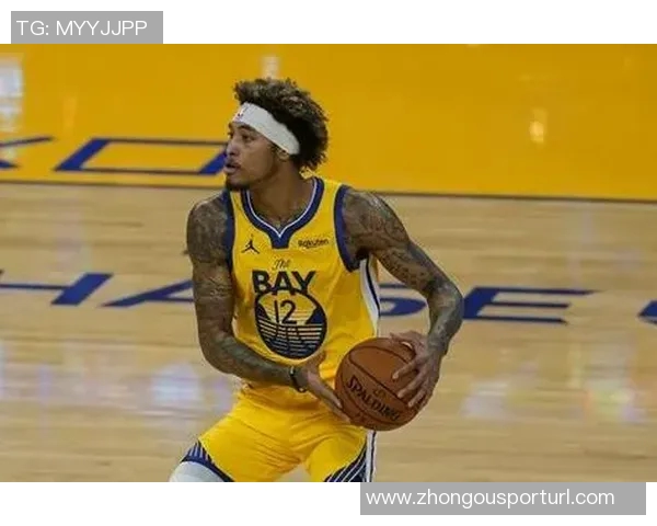 乌布雷拼劲十足全场表现出色贡献17分11板三分命中率高达60